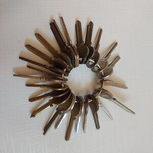 LOT of Vintage Keys 25 Dominion Lock Montreal